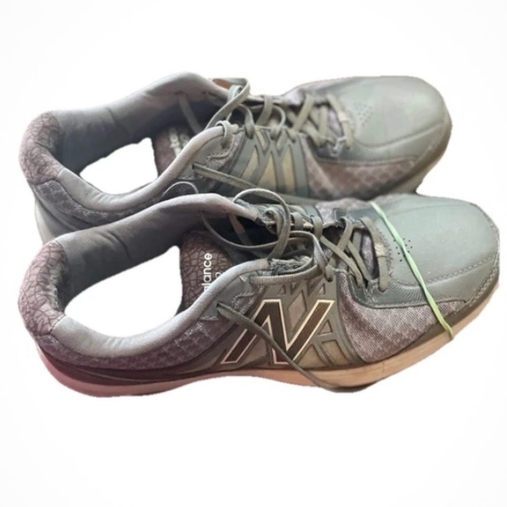 New Balance Men’s 847V2 Sneakers – Size 11D – gray